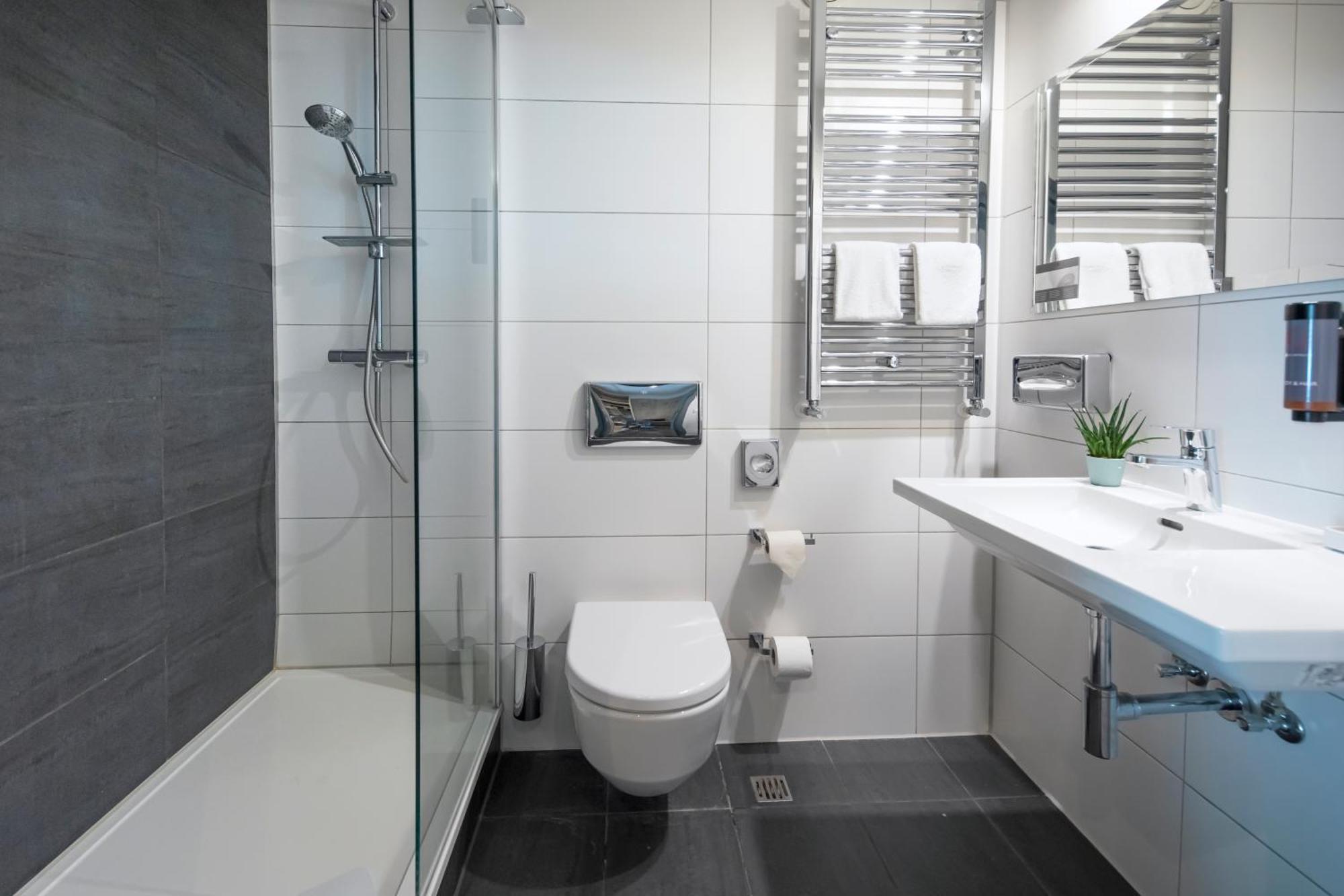 Roomingtons Kaiserhof Ландсхут Екстериор снимка