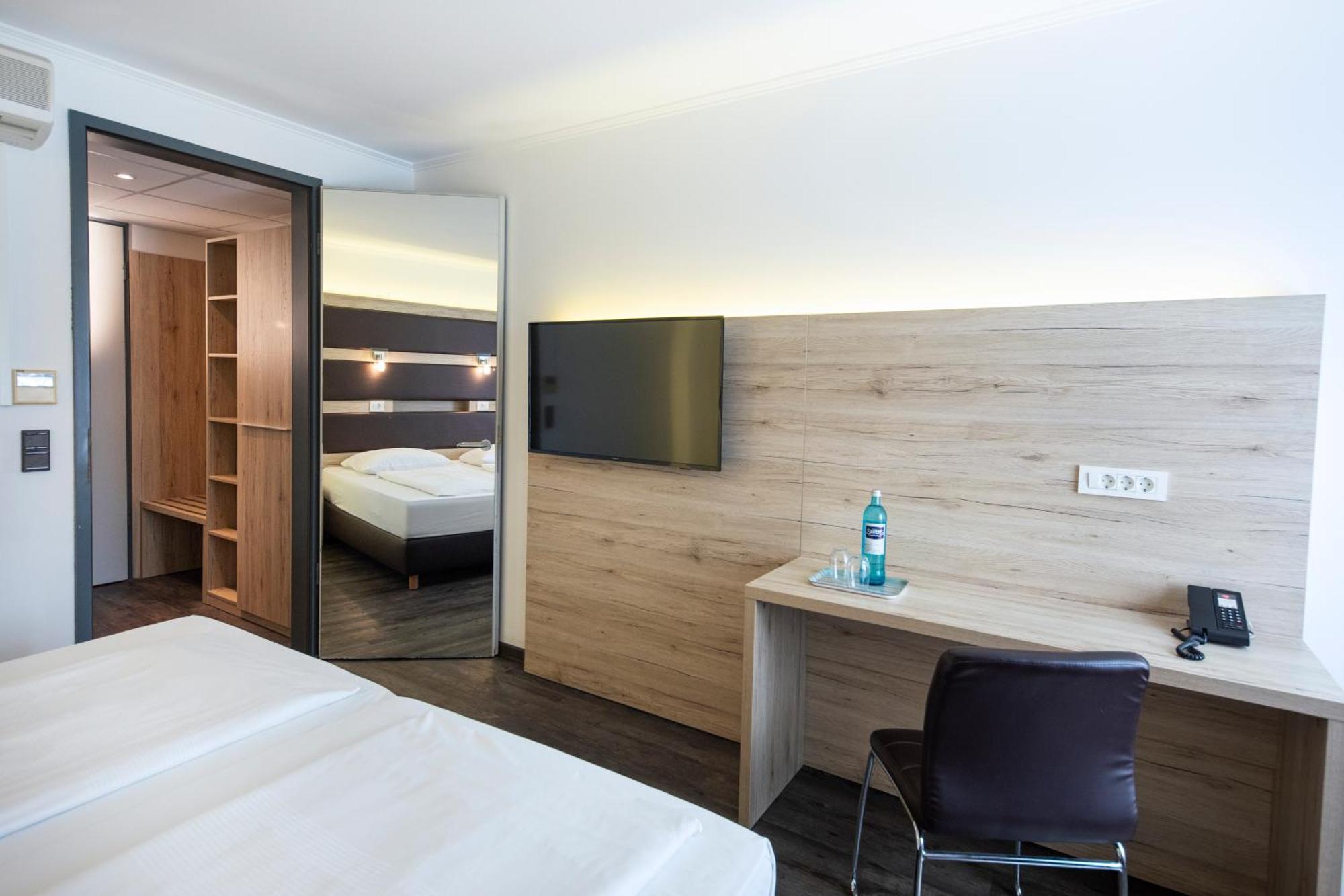 Roomingtons Kaiserhof Ландсхут Екстериор снимка